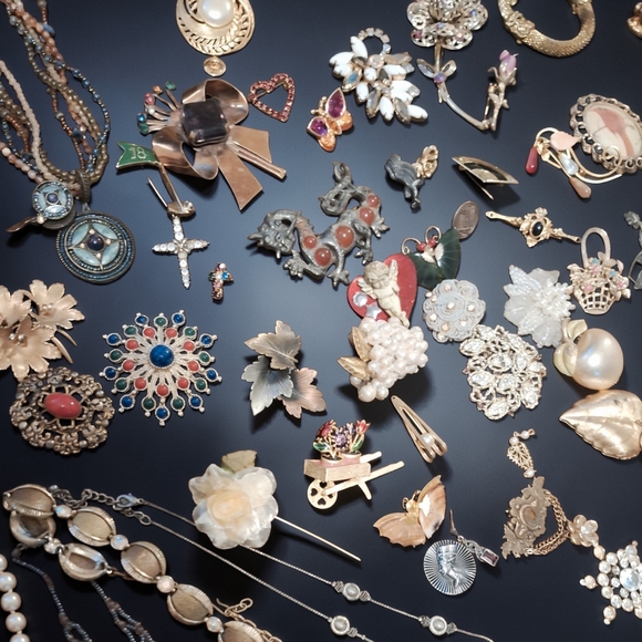Jewelry - ANTIQUE BROCHES, NECKLACES, EARINGS, BRACELETS & NECKLACE PENDENTS☺️